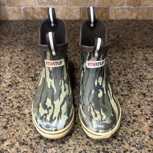 Xtratuf kids boots size 4